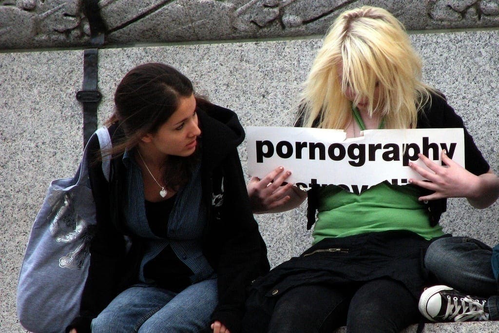 2006-10-14 - United Kingdom - England - London - Trafalgar Square - Pornography