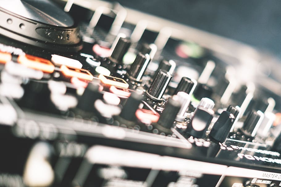 technology-dj mixer