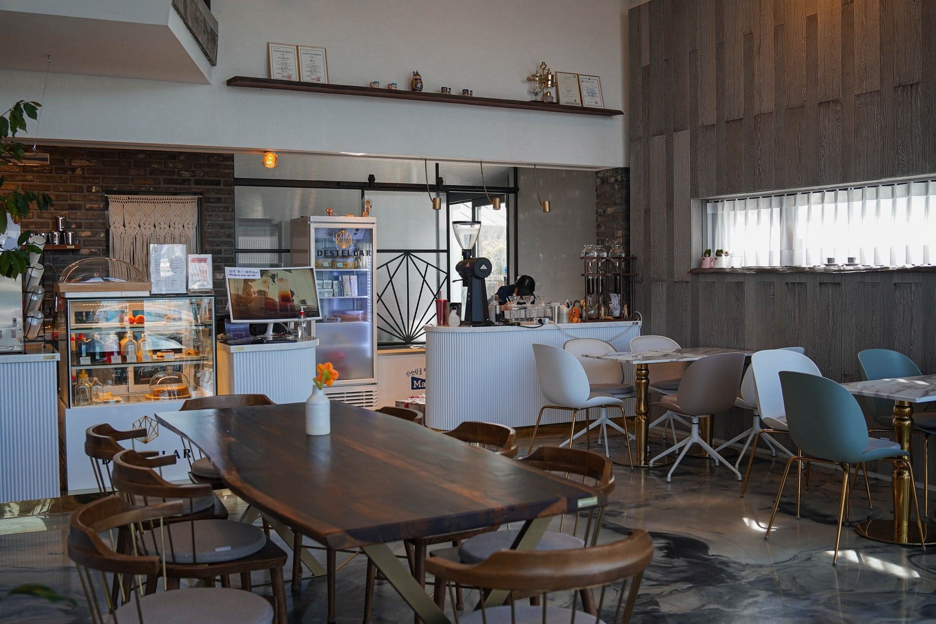 Restaurant Decor